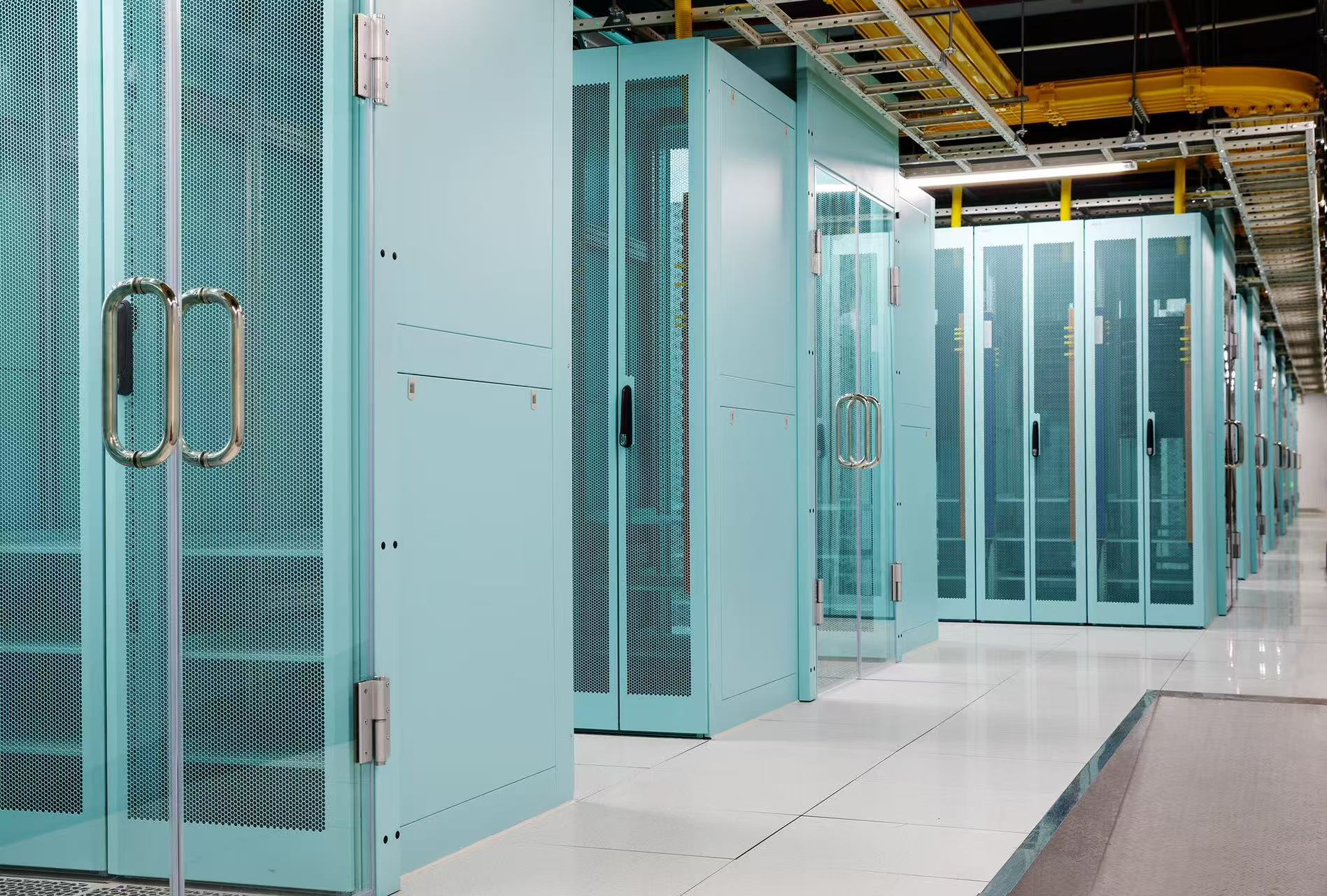 北京高電機柜租用價格？